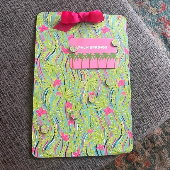 Lilly Pulitzer magnetic board with magnets - Picture 3 of 3